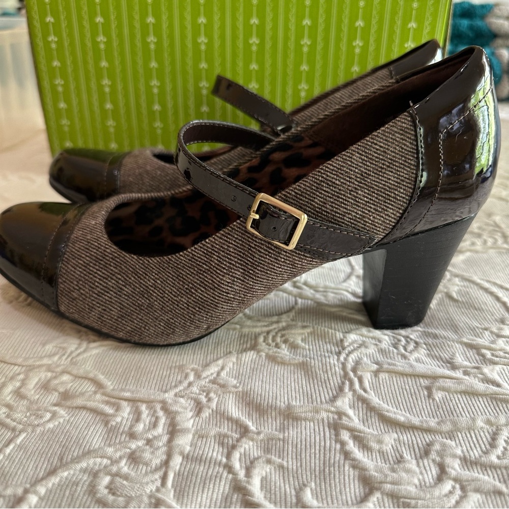 Clarks Ladies dress shoes, size 7.5M.  Mary Jane style.